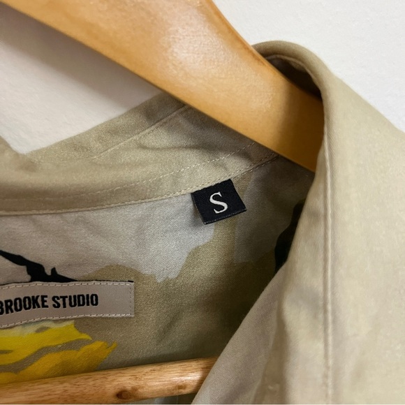 Basso & Brooke Patterned Tan Button Down Shirt Abstract Size Small - Picture 3 of 5